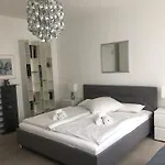 Luxury 2-Bedroom Flat Close To Fair & Old Town