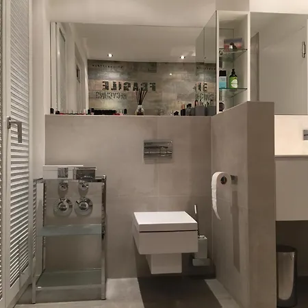 Luxury 2-bedroom Flat Close To Fair & Old Town Apartment *