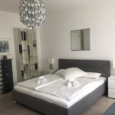 Luxury 2-bedroom Flat Close To Fair & Old Town Düsseldorf