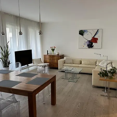 Luxury 2-bedroom Flat Close To Fair & Old Town *