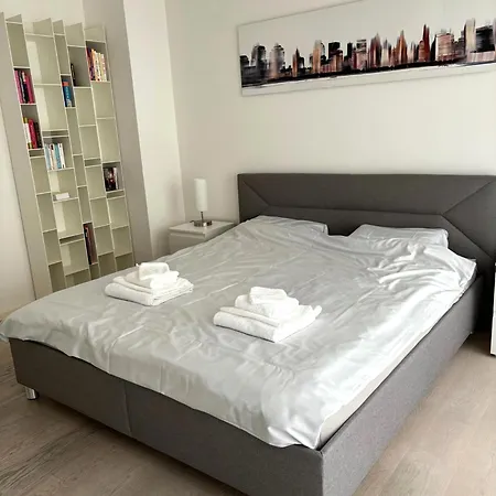 Luxury 2-bedroom Flat Close To Fair & Old Town
